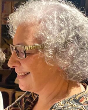 Eliana Guttman Instagram - São assim as nossas noites de criação na @casagaleriaoficial . Estamos preparando nosso “ Gertrude recebe Mário de Andrade”. Estreia em Outubro com meus amores, @fabiosaltini @amazyles @denisvictorazo @deisehattum @cezar.nascimento.357 @alkmimleonardo @maguttmann e essa que vos escreve.
Música ao vivo, teatro, jantar e galeria de arte tudo num só espaço, numa só noite.