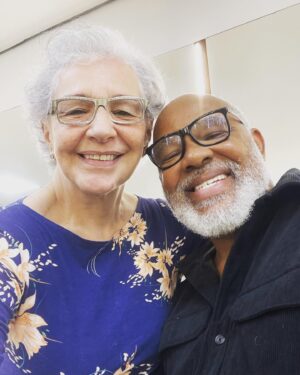 Eliana Guttman Instagram - Olha aí! Esse é Toninho mãos de tesoura. Meu cabeleireiro a mais de 40 anos. Sou daquelas fiéis! Obrigada querido, vc sempre arrasa.
@toninho.jesus @gracehairboutique