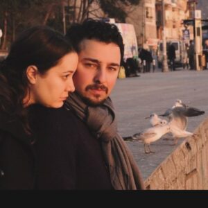 Elif Çakman Instagram - Gidişine 9 yıl… Söze döktüklerimiz azalıyor olsa da kalbimizden geçenler baki…😌♥️ Işıldayan  enerjinle, keyifli anılarınla, bizde kalan gülümsemenle  hep kalbimizdesin 🙏🏻 Güzel kalbine özlemle…🤍🍃14.05.2015 🍃