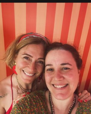 Elif Çakman Instagram - Arkadaşım doğmuş bugün, yeni yaş güzelliklerle geldi, gerisi de keyifle gelsin, yüzün hep gülsün. Yeni yeni fotoğraflarımız olsun artık bolca ve sohbetlerimiz daha çok olsun. Işıl ışıl bir yaş gelsin sana…Seviyorum ♥️😌🥰