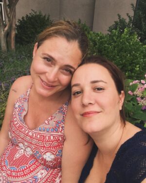 Elif Çakman Instagram - Arkadaşım doğmuş bugün, yeni yaş güzelliklerle geldi, gerisi de keyifle gelsin, yüzün hep gülsün. Yeni yeni fotoğraflarımız olsun artık bolca ve sohbetlerimiz daha çok olsun. Işıl ışıl bir yaş gelsin sana…Seviyorum ♥️😌🥰