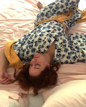 Elif Çakman Instagram - Little bit of sunshine…😌🌺🍃✨