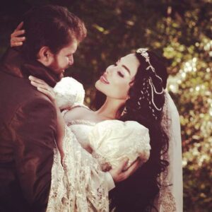 Elif Melda Yılmaz Instagram - Yedi yıldır " TÜM KALBİMLE EVET"...
#wedding #anniversary #happily #ever #after