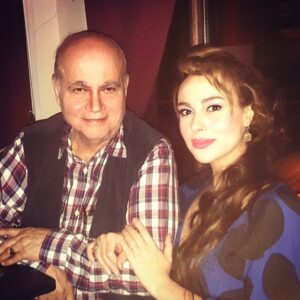 Elif Melda Yılmaz Instagram - Müzik babamızla... #fatherofmusic #müzikbaba #musician #muzisyen #usta #master #vedatsakman #honour