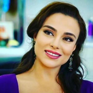 Elif Melda Yılmaz Instagram - 🌹🥰
#tbt #esaretimsensin #alevdora #foxtv #tvseries #mga #focusfilm