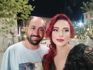 Elif Melda Yılmaz Instagram - Nadir bir araya gelebilecek harika bir ekiple,en zor koşullarda bile, 
hep sıcacık bir aile ortamında çalıştığımız, #aşkıntarifi dizimizin veda bölümünü izlerken, buraya sığdıramadığım daha bir çok fotoğraf ve anıyı hafızamda saklayacak olmanın tatlı hazzını yaşıyorum.
İlk günden beri emeği geçen herkese ve güzel seyircimize teşekkür ediyorum. 
Bu kadar güzel insanların olduğu , yeni projelerde görüşmek dileğiyle... 🍀🙏💞

@askintarifidizi  @denizkolos @minegulerr @conkayasemin @cemdavran @sariiturk @kadirdogulu @bayramburcu @canberkyyilmaz @birselcikinci @ummu_putgul @idilsivritepe @gokhannigdeli @dorukerengul @leyla_uslu_oter @alpersaldiran @selimm_akgul @denizgurk @mmttskr @attakanyilmaz @tolgarozaltindere  @ahmetcemaslan @nazongen @beranozel  @onur.yakici @seyhankizall @batuhanbayiir @yarenntank@bv216 @metinbirinci @khullia @maaviikiz@mel.pyl @ebbruozturk @hakankyancicek @makeupselis @erdokus @demirus @miko.mikailkocyigit @selim_akgll  @sukranozm @eefekeskin @behiye_kocyigit @naciyeeralp @aaycayavuzerr @enginsengun @gozdedernekkb@eliffelverr  @kubragozgu @osman_sndkc @gozdeeduman @sanemarslanturk @gokhanselcukk @gurkancolakoglu @sametdemir1993 @@ntcmedyatv @karbonelmizmizmercan @kanald 

Beceremediğim için etiketleyemediğim daha birçok kıymetli insan var. 
Hepsine gönülden sevgiler, selâmlar...🌹💕