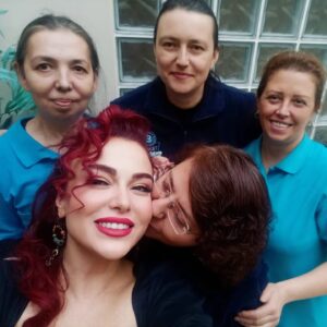 Elif Melda Yılmaz Instagram - Hakiki bir an,
İçten gelen bir duygu kadar lezzet veren hiç bir şey olamaz.
Teşekkür ederim güzellikler...🌹♥️🍀 @sabriye_dogan
