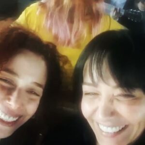 Elif Sönmez Instagram - #nilüfer 🌷 lale ve lotus çiçeğiyle aynı kabiledenmiş, biz de bunla aynı kabiledeniz 😂 #setvapuru #vapurdamüzik ne güzel fikir! @fulyaulvan
