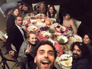 Elifcan Ongurlar Instagram - Kimsenin çayı eksik kalmasın diye fotoğraf çekmeyi unutmuşum 🙈 @ozguncoban’a teşekkürler 📸
İyi ki geldiniz ❤️