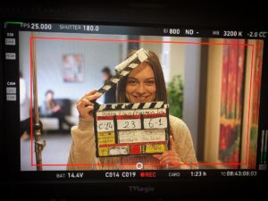 Elifcan Ongurlar Instagram - Ah güzel sumrum benim.. iyi ki...
Bana inanan @surecfilm’e, canım hocalarım @mesuderarslan ve @svsilhan’a ve bizi yalnız bırakmayan tüm değerli seyircilerimize çok çok teşekkür ederim.. başka hayatlarda buluşmak dileğiyle. 
#kızlarımiçim