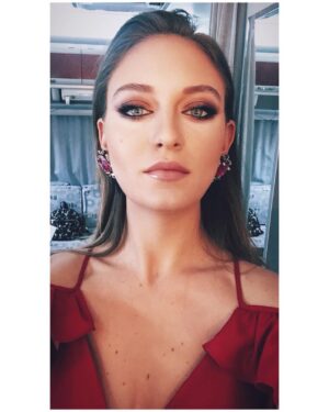 Elifcan Ongurlar Instagram - Biraz makyaj yapar mügüşüm @mugeacuner 😍 
Karavan #tbt si 💃🏼