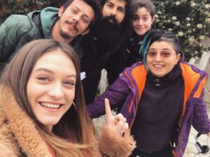 Elifcan Ongurlar Instagram - Hem bu kadar güzel kalpli hem de işini çok iyi yapan insanlarla çalışmak ne büyük şans.. Hepsi öyle can ki.. sizi seviyorum güzel reji ❤️