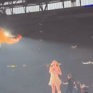 Eliotte Woodford Instagram - These nights have been sparkling. I’ll never let them go. I’ve been enchanted to meet, sing, and dance with every one of you. 
🤩❤️😍
Can’t believe we’re at the last stop of this leg of US shows! 6 shows at @sofistadium ! Let’s have a blast, LA!!

#taylorswift #taylorswifterastour #theerastour #sing #dance #TS #itsaugust #singer #dancer #performance #performer