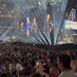 Eliotte Woodford Instagram - These nights have been sparkling. I’ll never let them go. I’ve been enchanted to meet, sing, and dance with every one of you. 
🤩❤️😍
Can’t believe we’re at the last stop of this leg of US shows! 6 shows at @sofistadium ! Let’s have a blast, LA!!

#taylorswift #taylorswifterastour #theerastour #sing #dance #TS #itsaugust #singer #dancer #performance #performer