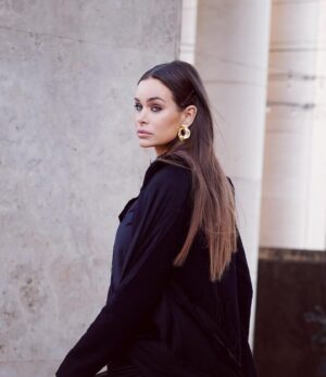 Elisa Bachir Bey Instagram - Right before @mossi.officiel show , thank you for having me 🤍 📷 @joannabhmphoto #pfw