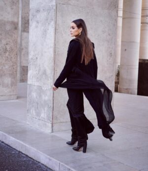 Elisa Bachir Bey Instagram - Right before @mossi.officiel show , thank you for having me 🤍 📷 @joannabhmphoto #pfw