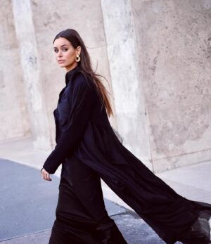 Elisa Bachir Bey Instagram - Right before @mossi.officiel show , thank you for having me 🤍 📷 @joannabhmphoto #pfw