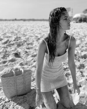 Elisa Bachir Bey Instagram - Island vibes 📷 par mon petit frère @leobchb 🤍