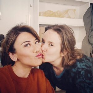 Elisa Di Eusanio Instagram - Ho sempre avuto un debole per te
Ma averti conosciuta e scoperto una persona favolosa mi ha fatto proprio innamorare.
Io mi innamoro quando il talento si fonde con l'anima e mi sento molto fortunata quando incontro vere luccicanze ✨✨✨

Ti voglio bene @virginiaraffaele 💗

#instaeli