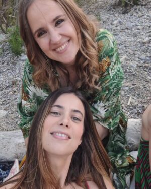 Elisa Di Eusanio Instagram - Tante donne su questo set❤️
E il nostro timoniere con cui è un piacere navigare 🎬
Un bel viaggio ✨✨✨

@giuliomanfredonia67
@fedecitarella @silvia__mazzieri 
#leondedelpassato 
@banijaystudios 
@fiction_mediaset 

#instaeli
