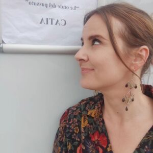Elisa Di Eusanio Instagram - Oggi ultimo giorno di set per me 🎬
#leondedelpassato 

È stato un viaggio molto piacevole 
ho incontrato compagne e compagni di lavoro e di vita gentili allegri e generosi e abbiamo lavorato in armonia e rispetto
Grazie al nostro timoniere @giuliomanfredonia67
Alle mie colleghe e colleghi che ho amato 
Ai meravigliosi reparti 
A tutta la troupe
E ai runners così amorevoli e premurosi 

Non ci resta che aspettare l'uscita e consegnare a voi il nostro lavoro💫

Ciao Ciao CATIA......♥️

@banijaystudios @fiction_mediaset @alessandravenzi
@rosarioadaldo__hairstylist @tromanoff61
 @karascio_consulenzeartistiche