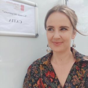 Elisa Di Eusanio Instagram - Oggi ultimo giorno di set per me 🎬
#leondedelpassato 

È stato un viaggio molto piacevole 
ho incontrato compagne e compagni di lavoro e di vita gentili allegri e generosi e abbiamo lavorato in armonia e rispetto
Grazie al nostro timoniere @giuliomanfredonia67
Alle mie colleghe e colleghi che ho amato 
Ai meravigliosi reparti 
A tutta la troupe
E ai runners così amorevoli e premurosi 

Non ci resta che aspettare l'uscita e consegnare a voi il nostro lavoro💫

Ciao Ciao CATIA......♥️

@banijaystudios @fiction_mediaset @alessandravenzi
@rosarioadaldo__hairstylist @tromanoff61
 @karascio_consulenzeartistiche