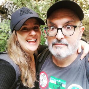Elisa Di Eusanio Instagram - 💗Ieri ho celebrato i miei 43 anni di vita
È stato un compleanno molto felice e ne condivido il motivo:

- Più passano gli anni più sto meglio in compagnia di me
non ho paura del tempo che passa anzi sento che mi sta rafforzando  per cui 43, 33,63, restano solo numeri
- Il mio corpo mi sta ringraziando perché non lo massacro più
la nostra sta diventando finalmente una convivenza accettabile
 con momenti meglio altri molto peggio
 ma sappiamo bene che convivere è piuttosto difficile figuriamoci poi quando a stare insieme appiccicati sono due mondi così diversi come materia -corpo
 e spirito
- Sono molto amata e amo a mia volta
- Ho una famiglia incredibilmente pazza e meravigliosa composta da un essere umano di sesso maschile completamente folle e mostruosamente affine a me e due angeli di pelo che mi commuovono al solo sguardo 
- Sto trascorrendo delle vacanze all'insegna della natura, dell'armonia e della semplicità preparando il terreno a ciò che sarà.

Grazie davvero per gli auguri 💖

Vi mando un mondo di baci

#instaeli