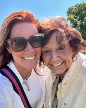 Elisa Donovan Instagram - My momma and me. She’s 85. 🎤 drop! ❤️❤️❤️ PS It is not her birthday, that was in January. But I will pass on the good wishes 😜🙏