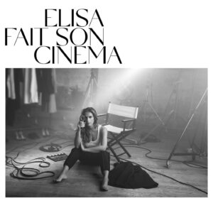 Elisa Tovati Instagram - « ELISA FAIT SON CINÉMA », voilà le nom de mon prochain album qui sortira le 26 mai 🎬 

C’est un album totalement organique, enregistré avec de vrais instruments 🎹🎻
Il se compose de 17 reprises de chansons de cinéma, qui me parlent, qui me touchent, qui m’ont donné envie d’aimer le cinéma, et à la fois d’aimer la musique aussi… ❤️
Ce sont un peu mes chansons fétiches, les chansons que je garde en permanence dans mes bagages, qui sont de vraies mémoires sensorielles pour moi. Celles qui m’ont donné envie d’aimer, qui m’ont émue, qui mon donné envie d’être une interprète aussi… 🎶

Je suis si heureuse de vous dévoiler enfin la pochette, influencée par le noir et blanc de Peter Lindbergh, mon photographe préféré ! 🤩
Si vous aimez la pochette, likez le post, commentez et partagez ! 🔥

Un grand merci à Nicole Garcia pour ces quelques mots qui seront la préface musicale de l’album… ❤️ 

Je vous en dis plus très prochainement… ⏳
E. 💋

⭐️ Album réalisé par @regisceccarelli 
✨ Direction artistique : @bertrandlamblot

📸 @sandrafourqui
✍️ @vanessa.artdirector
💿 @joandcolabel 
📍@labomaticstudios
 🎶 @dbflabomatic @benelabo
🎹🥁 @laurentvernerey @cybarbox @francoispoggio Thomas Cœuriot
📰 @eloisedelhoume

#ElisaFaitSonCinema #NouvelAlbum