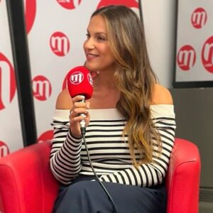 Elisa Tovati Instagram - 🎙️ Si vous voulez en savoir plus sur mon album « ELISA FAIT SON CINEMA » et mes concerts au festival d’Avignon off ainsi qu’à Paris à la rentrée, retrouvez-moi dans le podcast « En tête à tête » par @ombelinebrumain 🎶 RDV sur MRadio.fr ! 📻 

#ElisaFaitSonCinema #Podcast