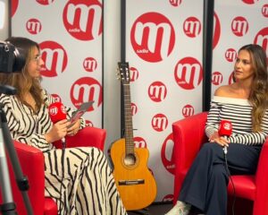 Elisa Tovati Instagram - 🎙️ Si vous voulez en savoir plus sur mon album « ELISA FAIT SON CINEMA » et mes concerts au festival d’Avignon off ainsi qu’à Paris à la rentrée, retrouvez-moi dans le podcast « En tête à tête » par @ombelinebrumain 🎶 RDV sur MRadio.fr ! 📻 

#ElisaFaitSonCinema #Podcast