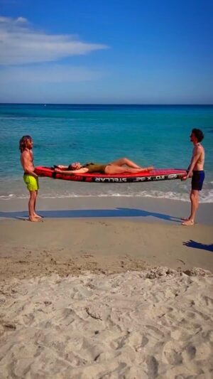 Elisa Tovati Instagram - 🚀 *NOUVEAU CLIP EN LIGNE !*🚀 Vous ne voudrez pas manquer ça! ☀️Lien dans ma bio pour celles et ceux qui ne l’auraient pas encore vu 😎🏖️

#NouveauSingle #Sun #Clip #GoodVibes #Musique #Elisafaitsoncinema #Summer #Beach#MustSee