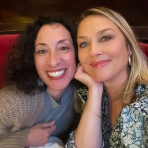 Elisabeth Röhm Instagram - Old friends are the best friends @agentgmoney ❤️