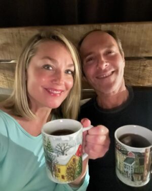 Elisabeth Röhm Instagram - Happy 2024 everyone! Here’s to new beginnings, great adventures and a wonderful year ahead. I hope it’s a delightful year of unexpected happiness and prosperity & full of great things that have not even been dreamt of yet. ✨

And now let us believe in a long year that is given to us, new, untouched and full of things that have never been.
 - Rainer Maria Rilke 
 
@glatzerama ❤️