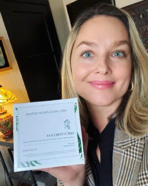 Elisabeth Röhm Instagram - Monday motivation! It’s all about our health. ⭐️✨💥 Obsessed with these new vitamins! Run… don’t walk!@vitamynaofficial 💚🍀