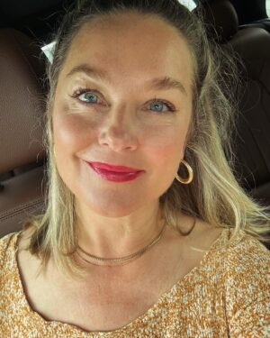 Elisabeth Röhm Instagram - Happy Mamas Day to all of you ladies out there making it all happen 💞💕💛