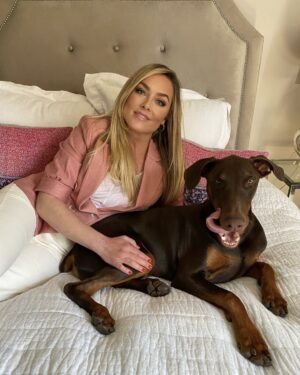 Elisabeth Röhm Instagram - Happy Sunday 🦄🦋