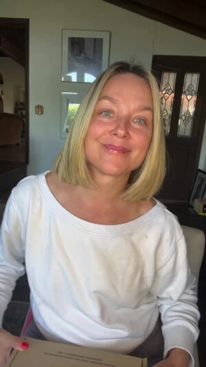 Elisabeth Röhm Instagram - Congratulations to my friend @harrietploeger with her new skincare line @melume_skinscience Go check it out and order on her website! ❤️⭐️