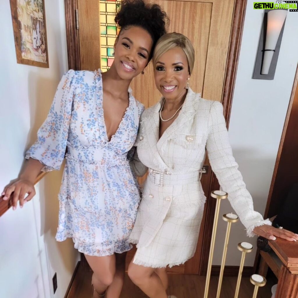 Elise Neal Instagram - Wishing my " TV daughter" @kennedystephens A very HAPPY BIRTHDAY !!! Hope it is a great day sweetheart!!! Show her some love yall!!! 🎉🎂 and watch our show #theblackhamptons SEASON 2 is on BET every Weds 9pm /8pm central !! #theblackhamptons #kennedystephens #eliseneal #actresses #blackexcellence #bet #swipe