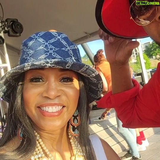 Elise Neal Instagram - From Day to Night a time was had at #riverbeatfest 🎶 Always great to support the fam @alkaponememphis and checking out my faves @mslaurynhill and#thefugees was fire!!! ( I dont own the rights to the music and we know how it goes on the gram 😃 but "Memphis was definately in the building") 💃🏾💃🏾🎶 I love live music ❤️ #greattimes more hightights on my story ..