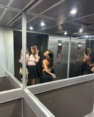 Elisha Applebaum Instagram - 🌸