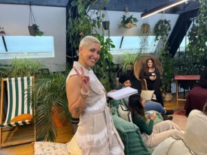 Elisha Applebaum Instagram - Yesterday I was so lucky to co-host an unforgettable day for the @thegirlsnetwork with @moon.onyx.starr & @rabina__khan 

It was a day of manifestation, self love and envisioning the future. Grateful to all the girls who came with open minds and hearts, we hope you enjoyed it! 💗

Couldn’t have done it without the kindness of: @honeyandco 
@theafterschoolcookieclub 
@missionworks.uk 
@fiveminutejournal 
@wildwomenteaclub