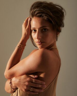 Elisha Applebaum Instagram - 💌 A love letter to: 
@klarawaldbergphotos @sandrahahnel @charlotteyeomansmakeup @bertieniekrasz 

~ Thank you to the above team for making me feel so comfortable and free to express each part of myself in this shoot. I cannot wait to do it again at some point. Sending you all the love. ~

P.S. Beyoncé continues to be my music of choice in shoots. 

> photo 3 as seen in @countryandtownhouse @publiceyecomms 

♥️♥️♥️
