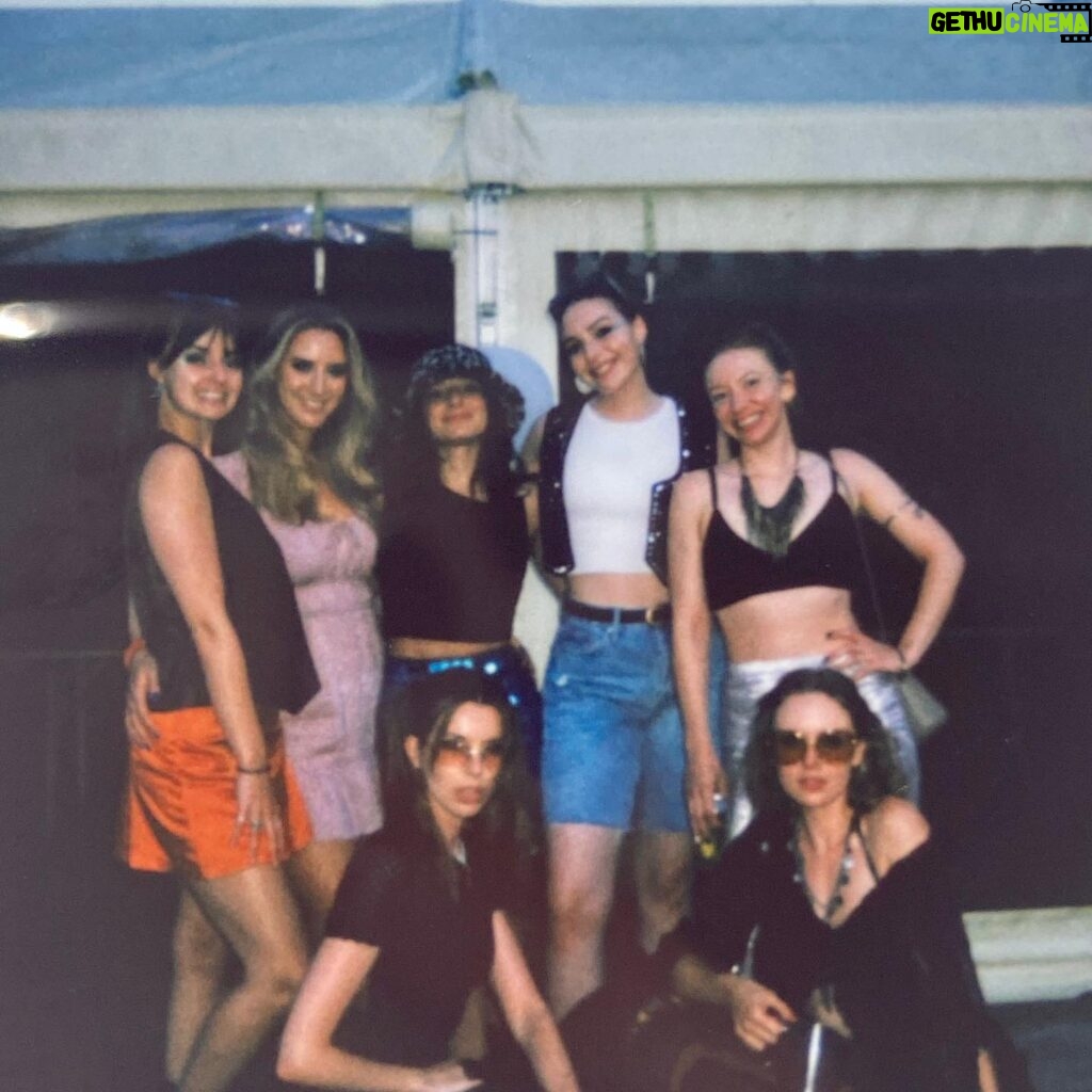 Elisha Applebaum Instagram - For my last couple of birthdays I have organised a mini festival for my wonderful friends and family. This year involved foraging, slip and slides, dancing, games, silent disco in the woods and sooo much food ! Here’s a snippet of this years APPLEFEST 2023 - The G.O.A.T era 🐐