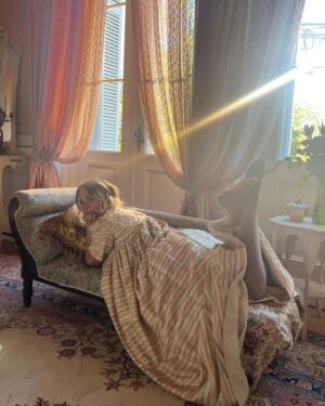 Eliza Bennett Instagram - I spent most of this job belly laughing thanks to these guys. It’s rare to have the gift of a cast like this. Kind, thoughtful and so funny my cheeks hurt every day of shooting. Here’s a few BTS for #AnAmericanInAusten