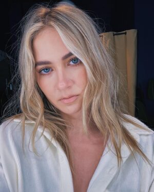Eliza Bennett Instagram - LATE 20s is THREE days away from being delivered to your earholes. THREE DAYS PEOPLE 🚨