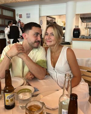 Eliza Bennett Instagram - MEXICO CITY 🇲🇽 I may be 8 pounds heavier but it was worth every bite. I feel like a beached whale, my blood is now half mezcal but boy am I happy. Thank you Mexico and thank you to our favourite people in the world to travel with 💋❤️
