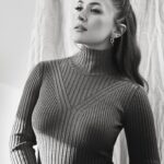 Eliza Butterworth Instagram - Turtleneck season has officially commenced ❄️🐢❄️ #wrapupwarm #tunamayowrap #wrappingallovertheworld #whataloadofwrap #wrapqueen #keepitunderwraps #bubblewrap #thatsawrap