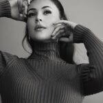 Eliza Butterworth Instagram - Turtleneck season has officially commenced ❄️🐢❄️ #wrapupwarm #tunamayowrap #wrappingallovertheworld #whataloadofwrap #wrapqueen #keepitunderwraps #bubblewrap #thatsawrap