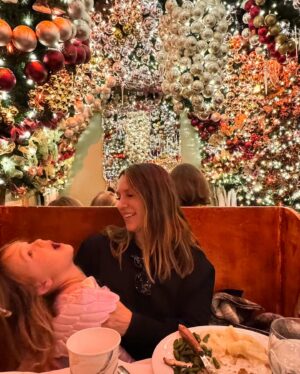 Elizabeth Hendrickson Instagram - Reminder: don’t cancel your trip to NYC. Ever. 
Going home and building memories with my favorite side kick was exactly what I needed to end this bizarre year. Can’t wait for 2024!